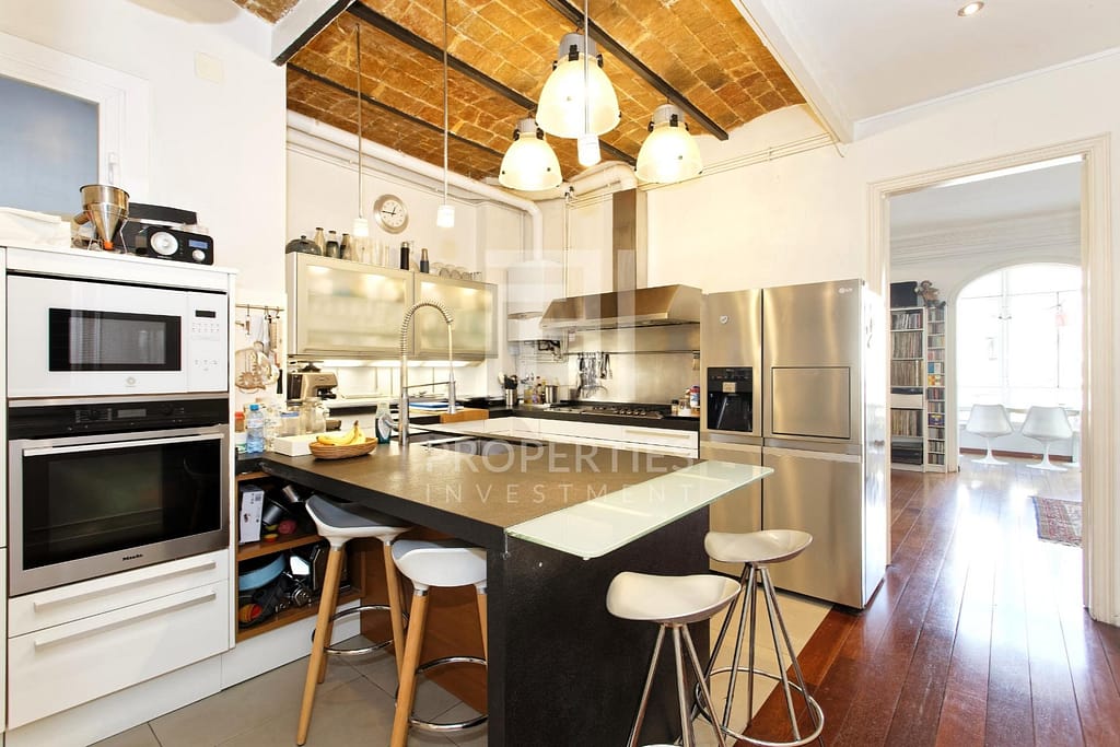 MAGNÍFICO PISO EN PRECIOSA FINCA REGIA CON ELEMENTOS ORIGINALES