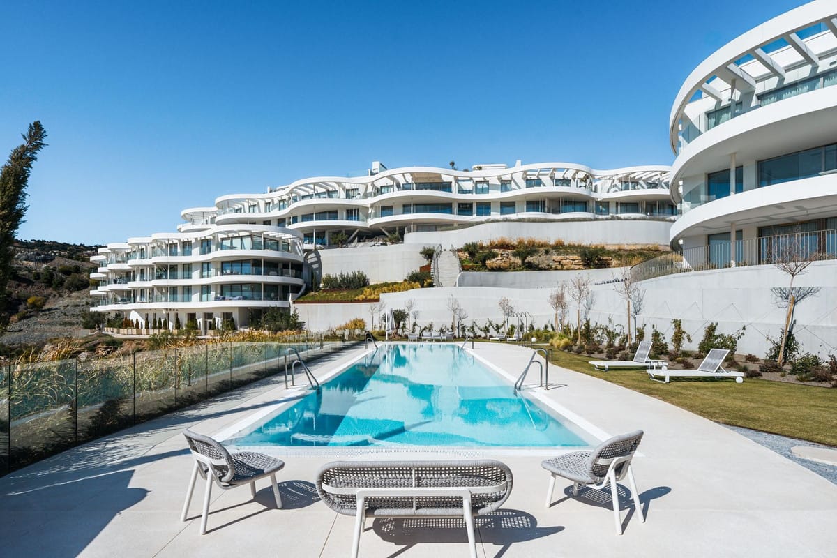 3 Bedroom Apartment in Benahavís - Pool