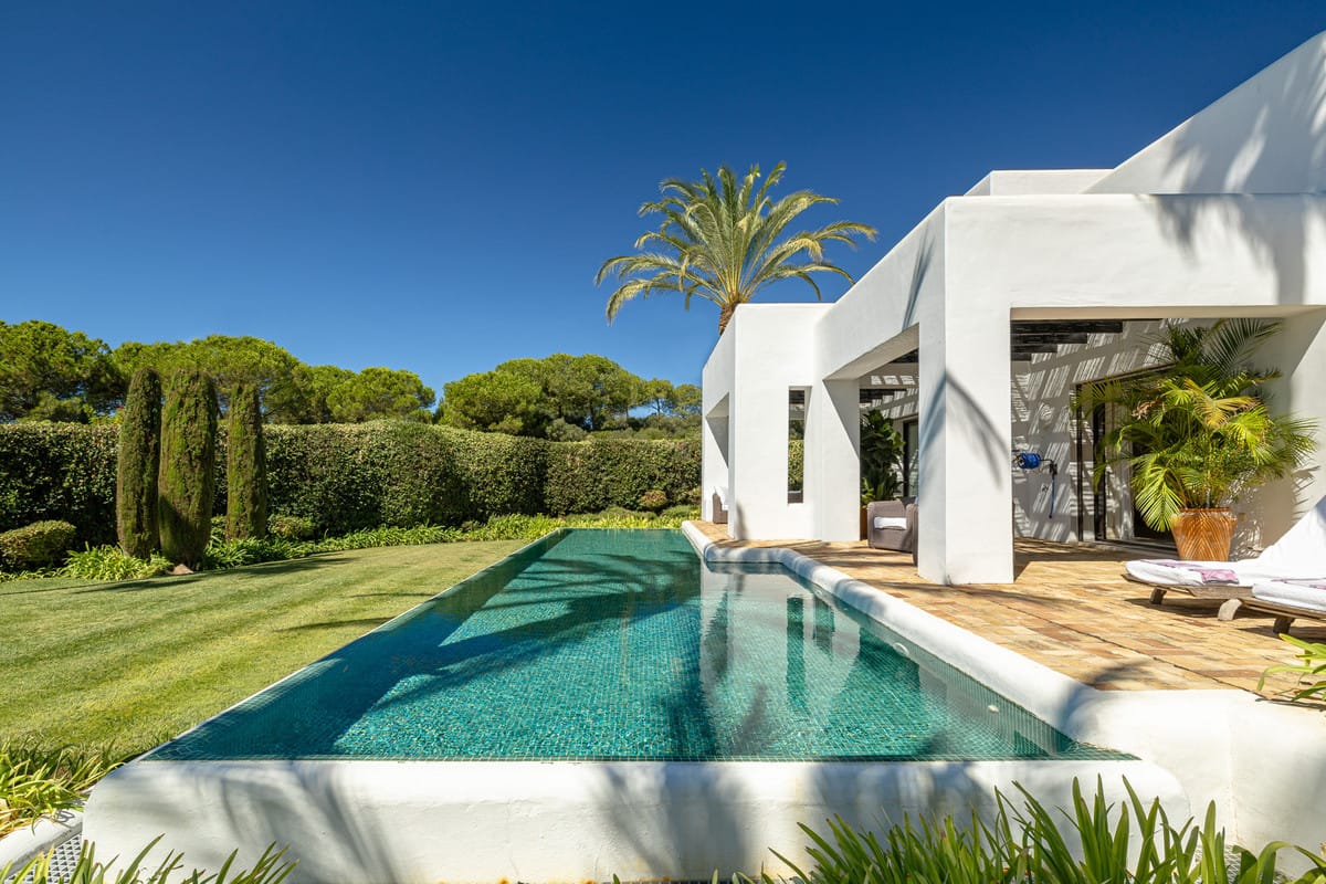 4 Bedroom House in Casares-Pool