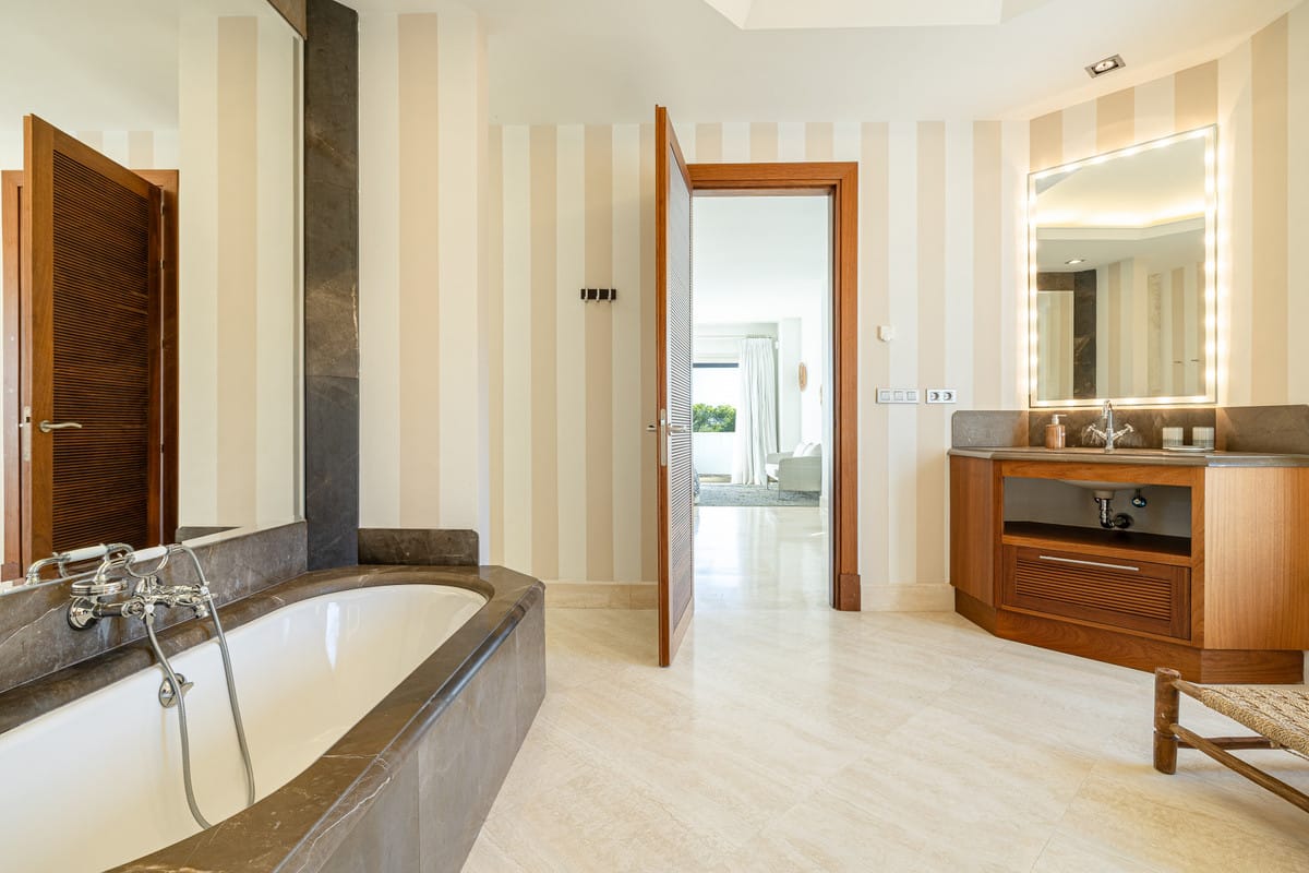 4 Bedroom House in Casares...