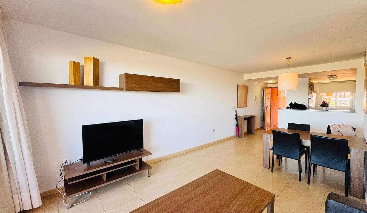 98412458-4d03-42b3-b15c-0e5ae4d43c3a