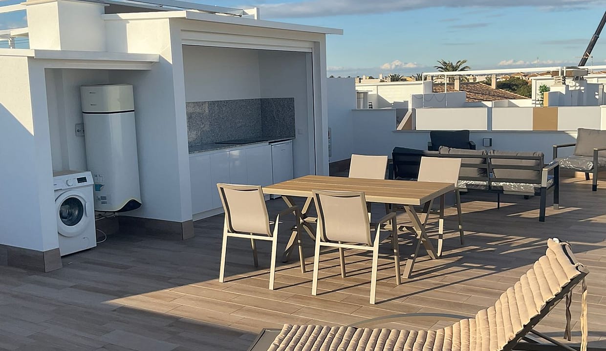 6e585cfd-44f3-48db-aa60-7a90ed62c33f (002)