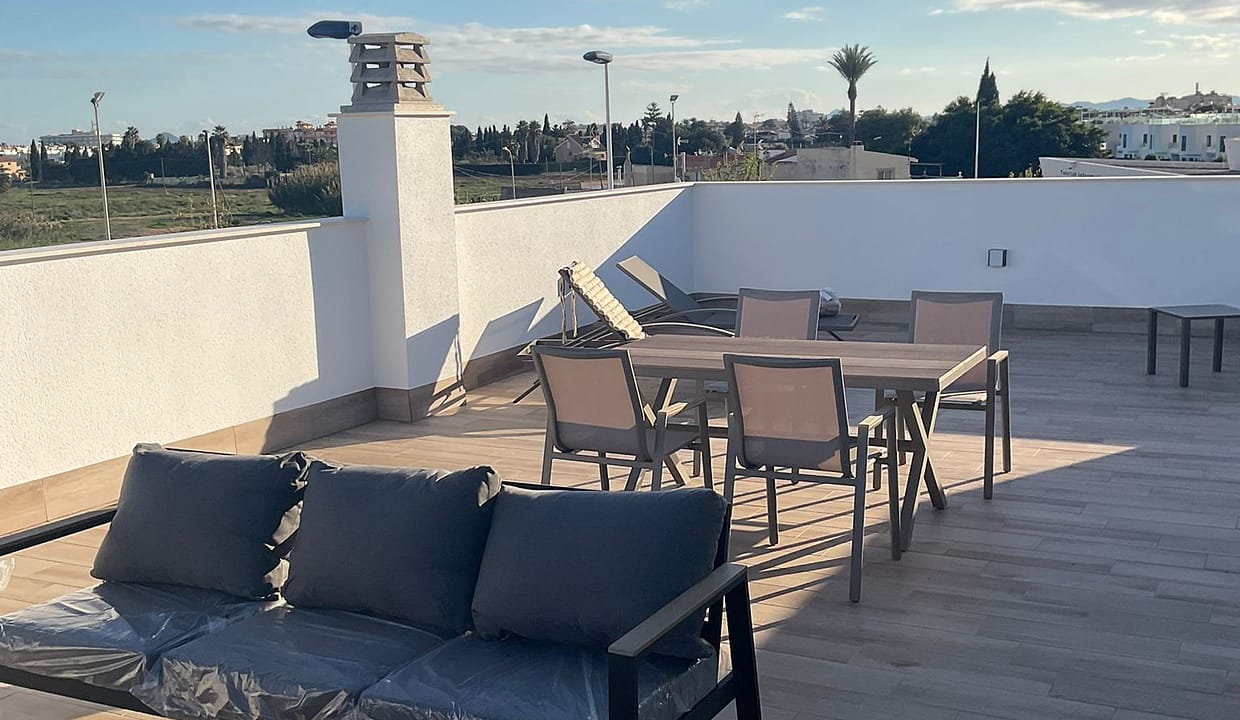 eb27c09a-618d-4b90-a2d1-5d0fbd308fca (002)