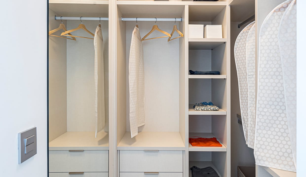 - Tindra Golf 1 - vestidor