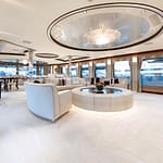 QUEEN-MAVIA_06_SW_Main-salon_Queen-Mavia-170_LR-Cth1ytH0