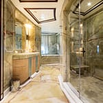 QUEEN-MAVIA_17_SW_Master-bathroom_Queen-Mavia-61_LR-oEK6vSL9