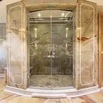 QUEEN-MAVIA_16_SW_Master-bathroom_Queen-Mavia-60_LR-9xF3I7tT