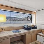 14_Master-stateroom_THOM6878-azHtCTuN