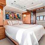 008-XOXO-Benetti-85-VIP-Stateroom-008-0RKbGLRl
