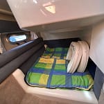 Sealine-F33-cama