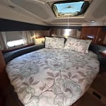 Sealine-F33-dormitorio