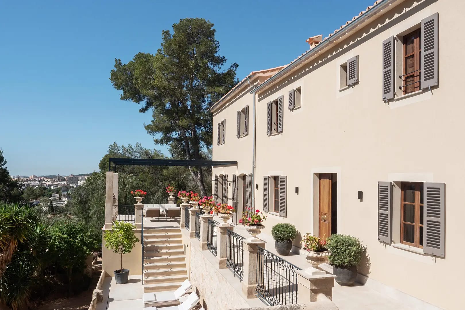 Reformed house with captivating views in Palma 46