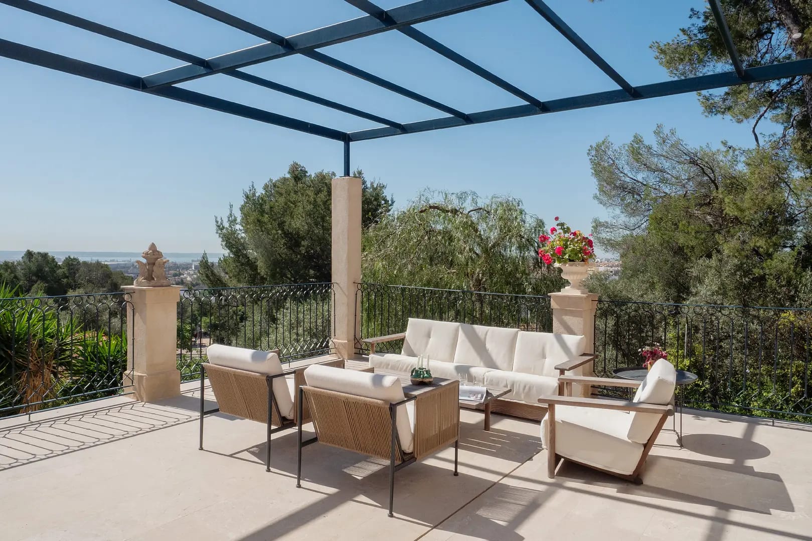 Reformed house with captivating views in Palma 39