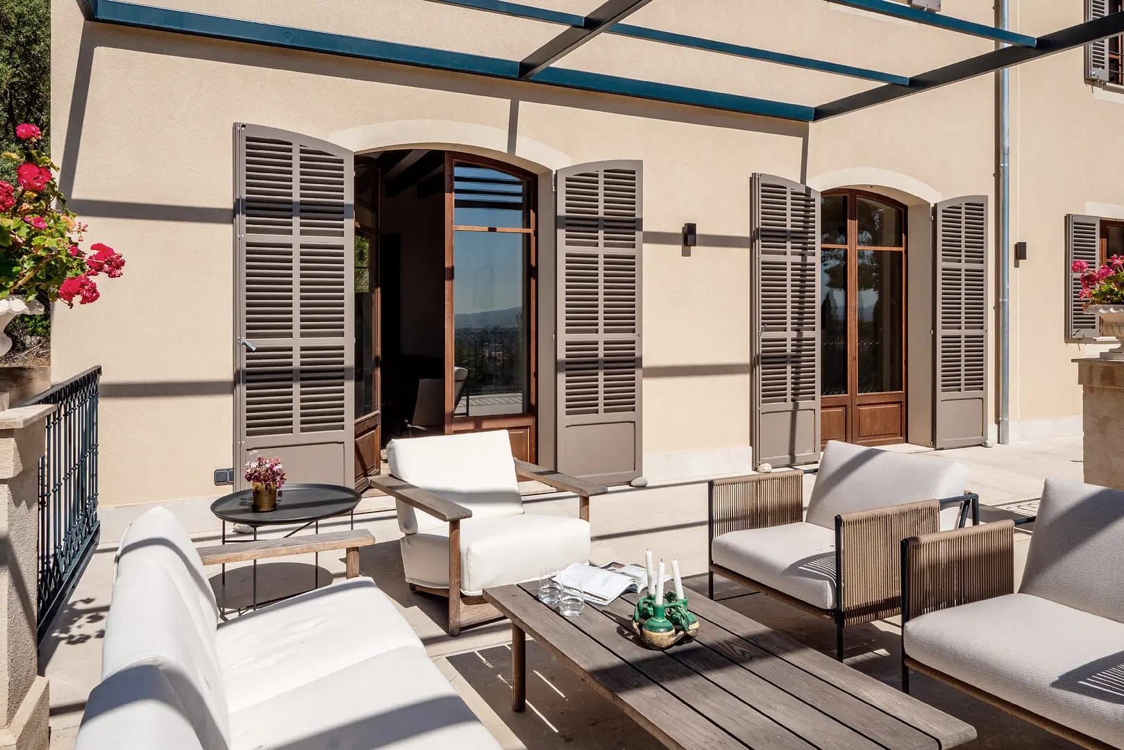 Reformed house with captivating views in Palma 33