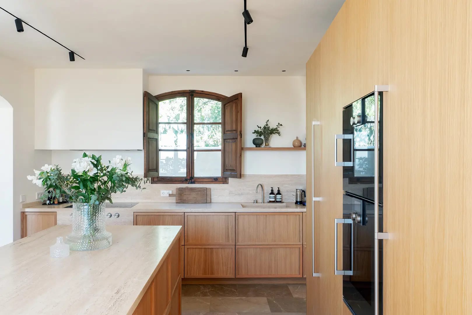 Reformed house with captivating views in Palma 28