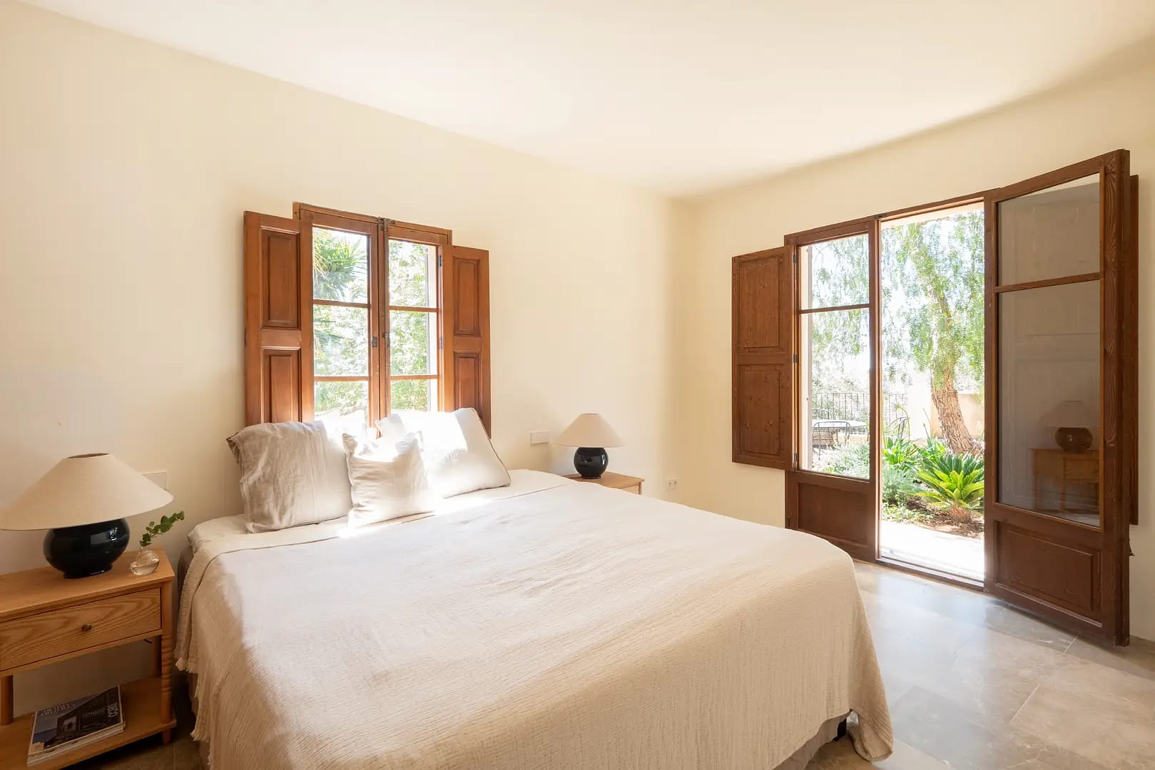 Reformed house with captivating views in Palma 11