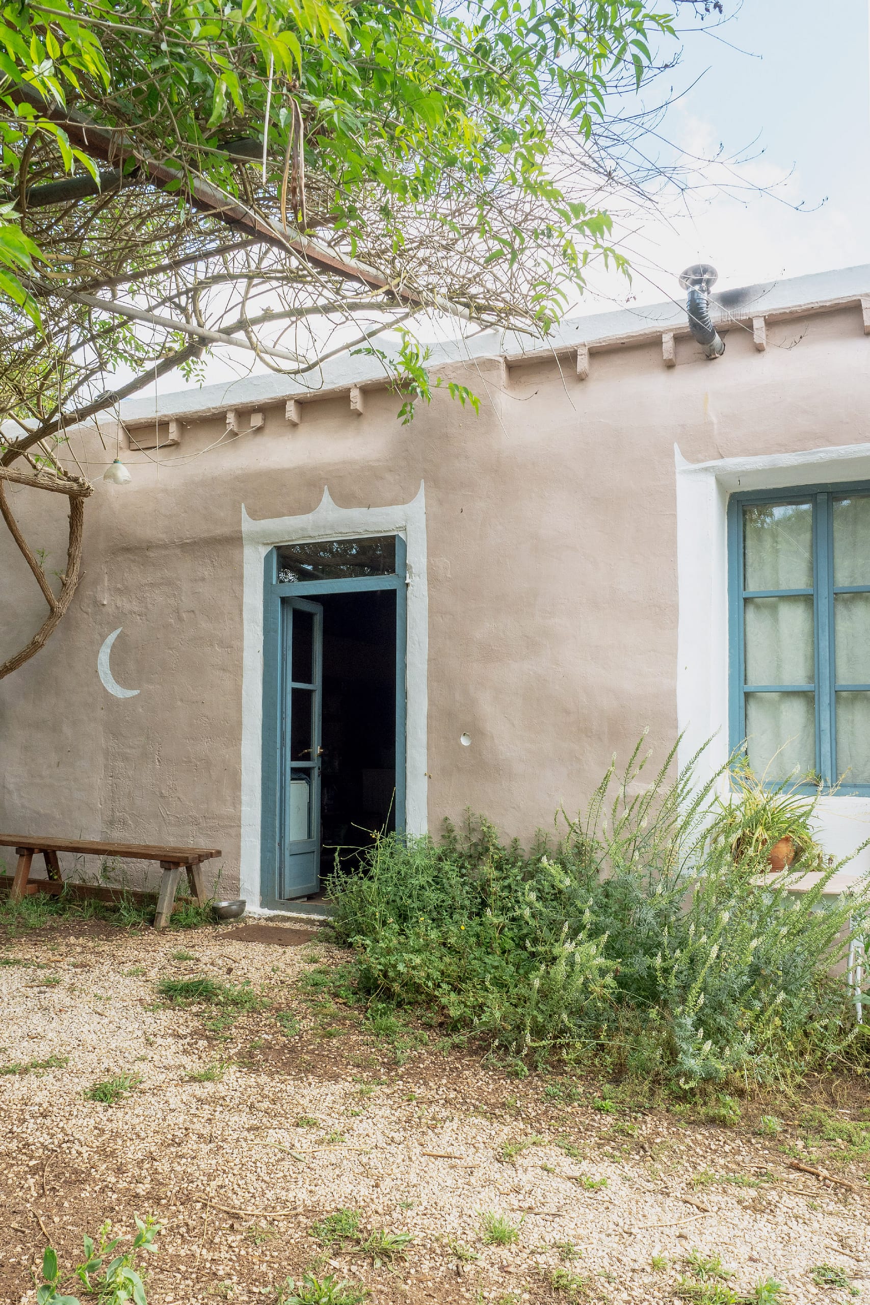 Country home on large plot in a private location 14