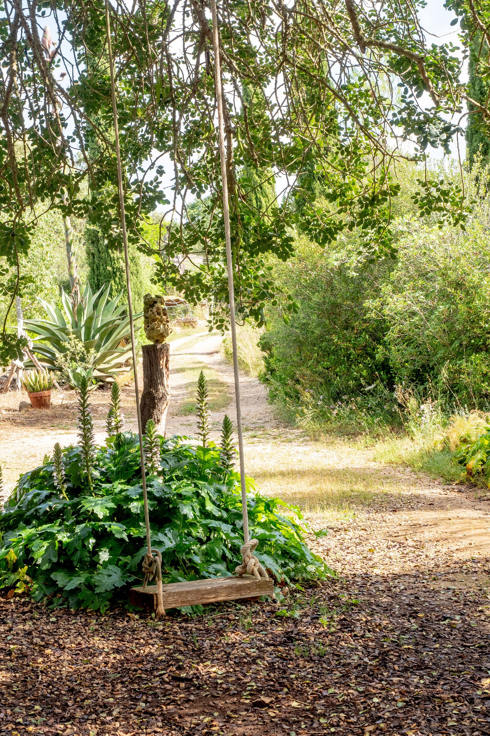 Country home on large plot in a private location 13