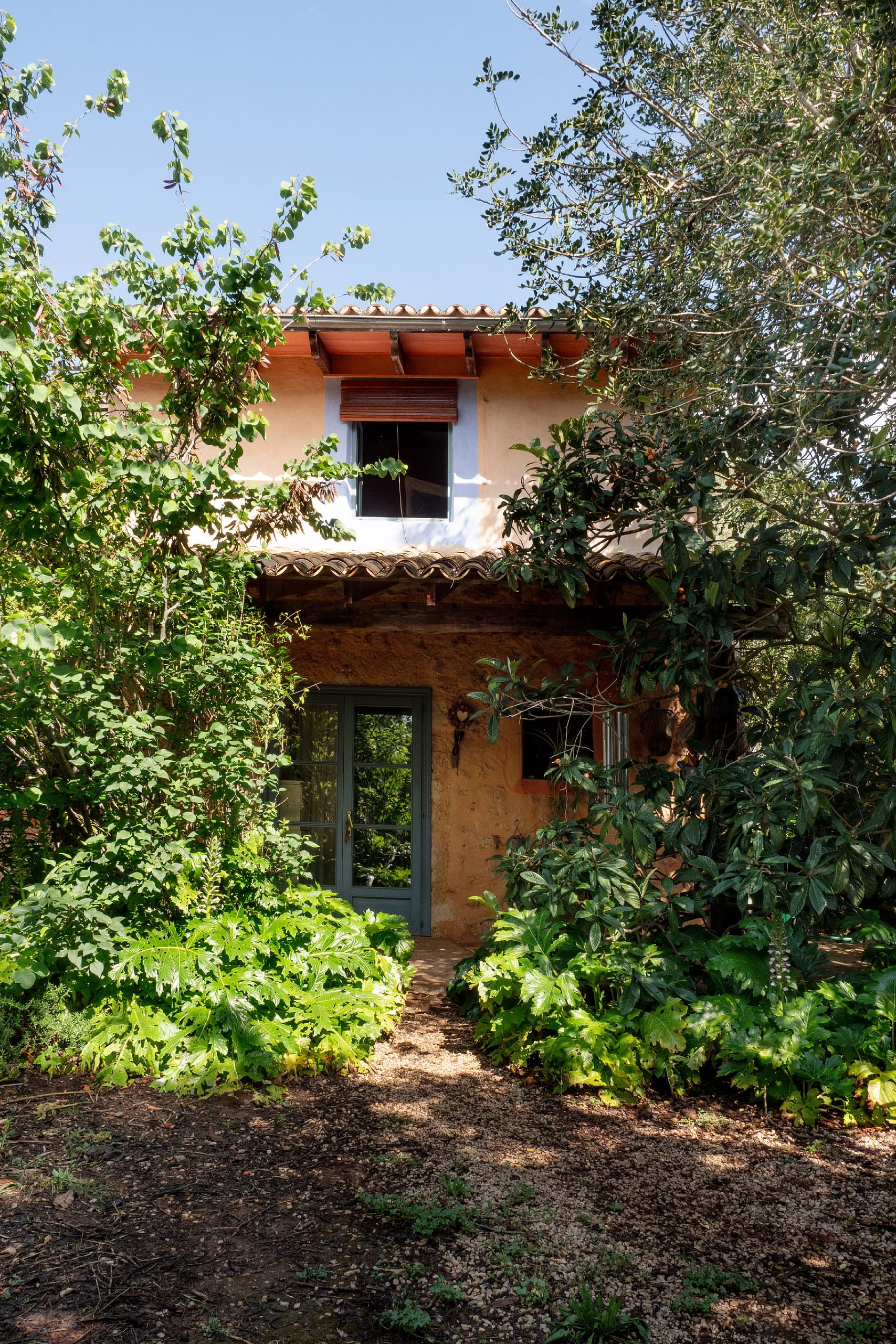 Country home on large plot in a private location 5