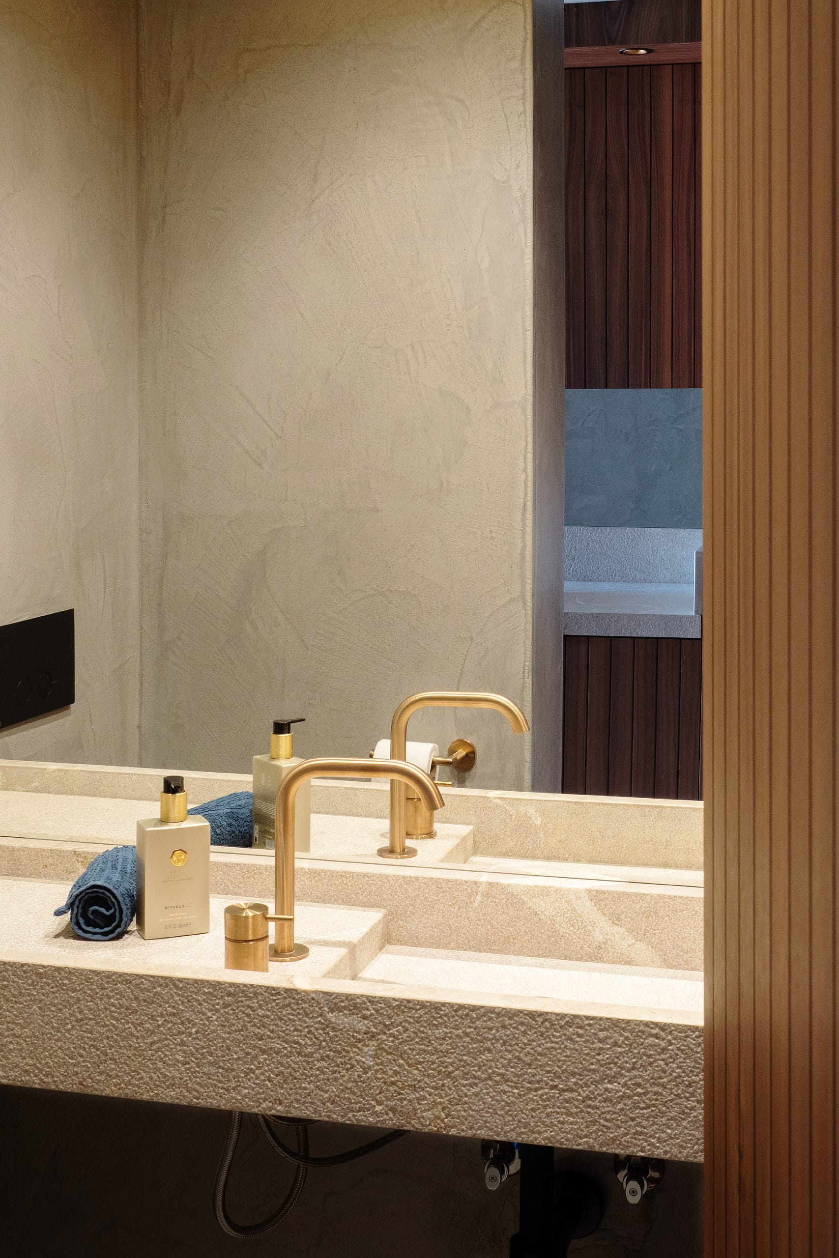 Newly Renovated Apartment with Sea Views in Exclusive Puerto Portals 47