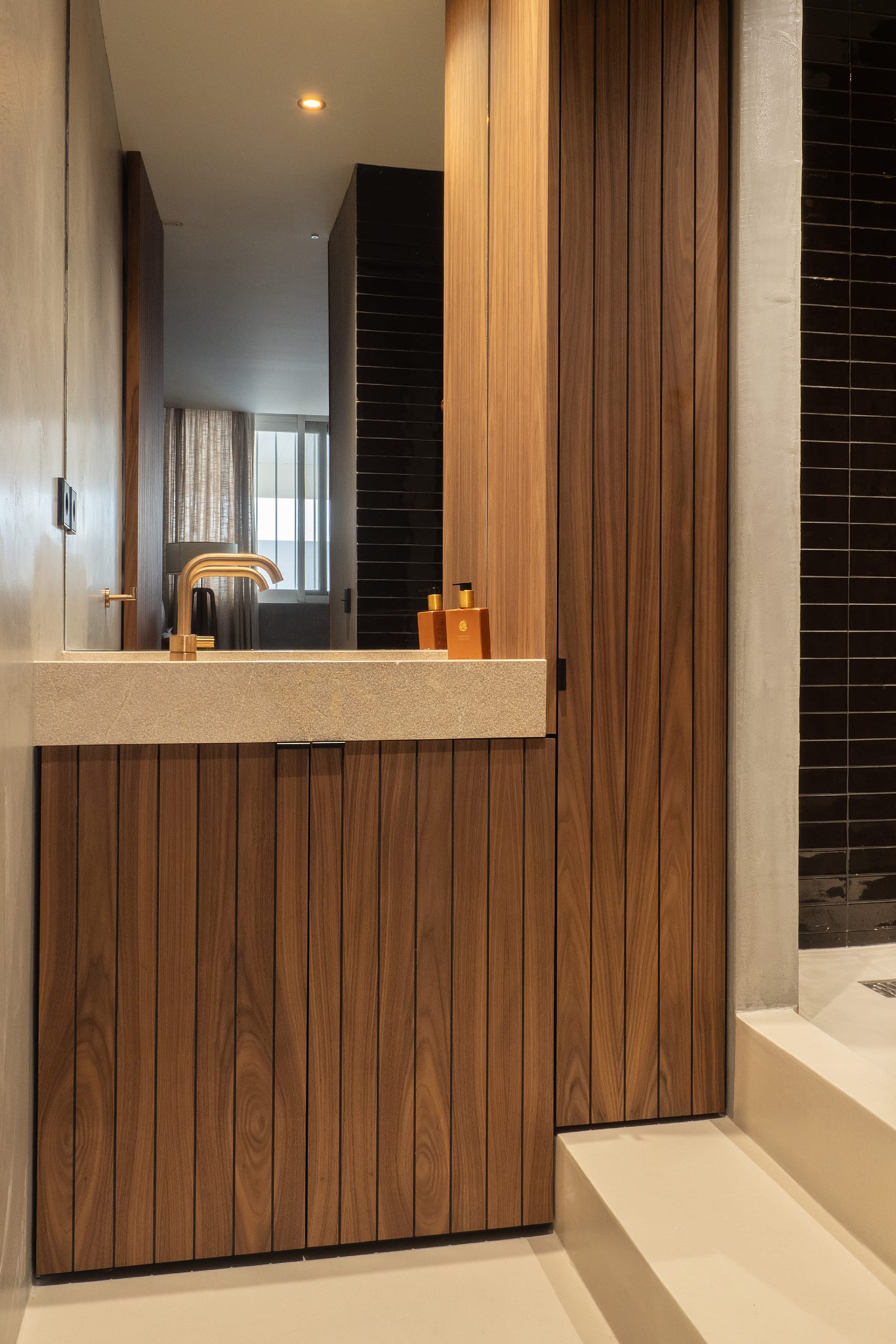 Newly Renovated Apartment with Sea Views in Exclusive Puerto Portals 39