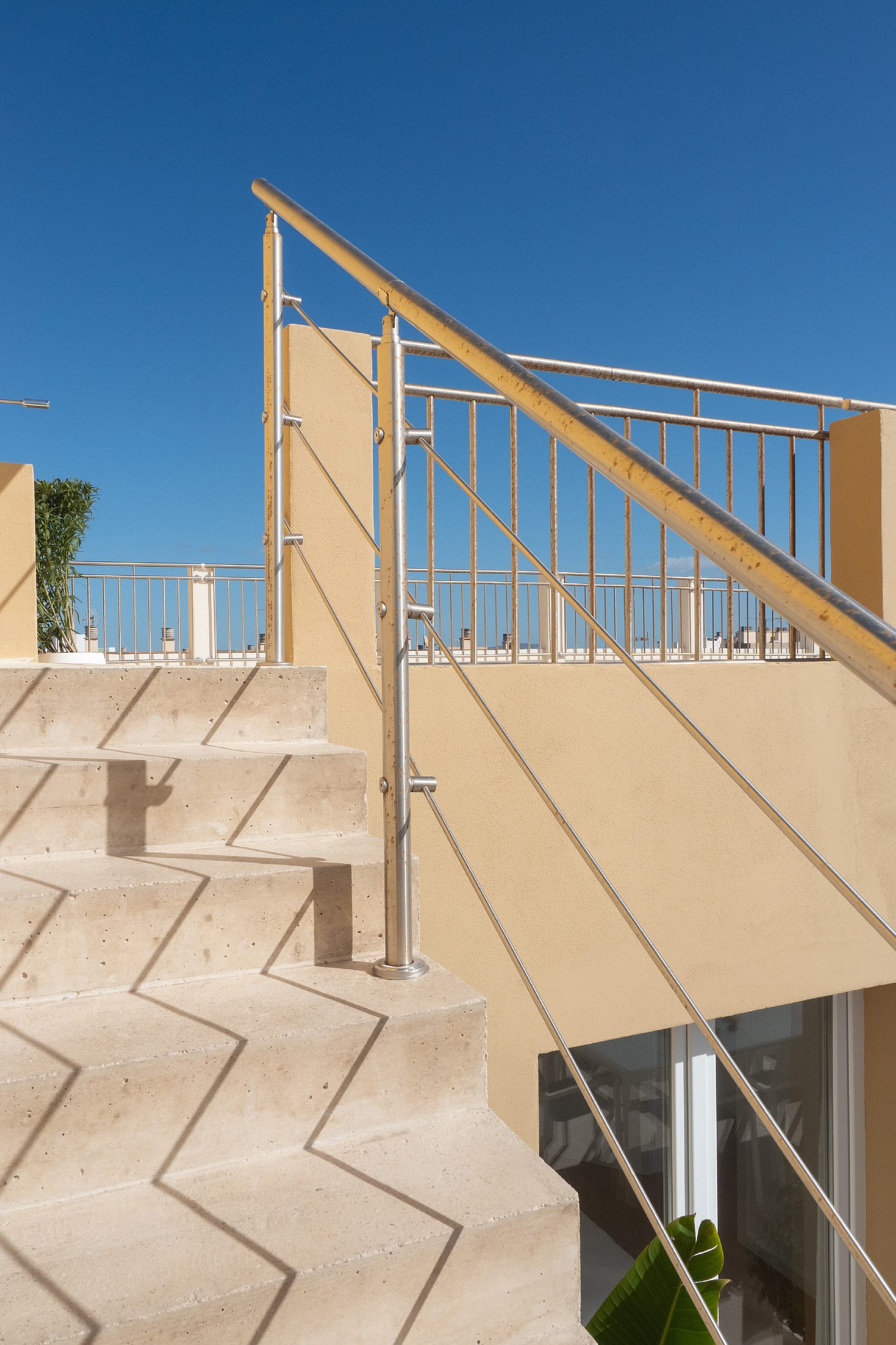 Fantastic renovated penthouse with expansive terraces in El Molinar 19