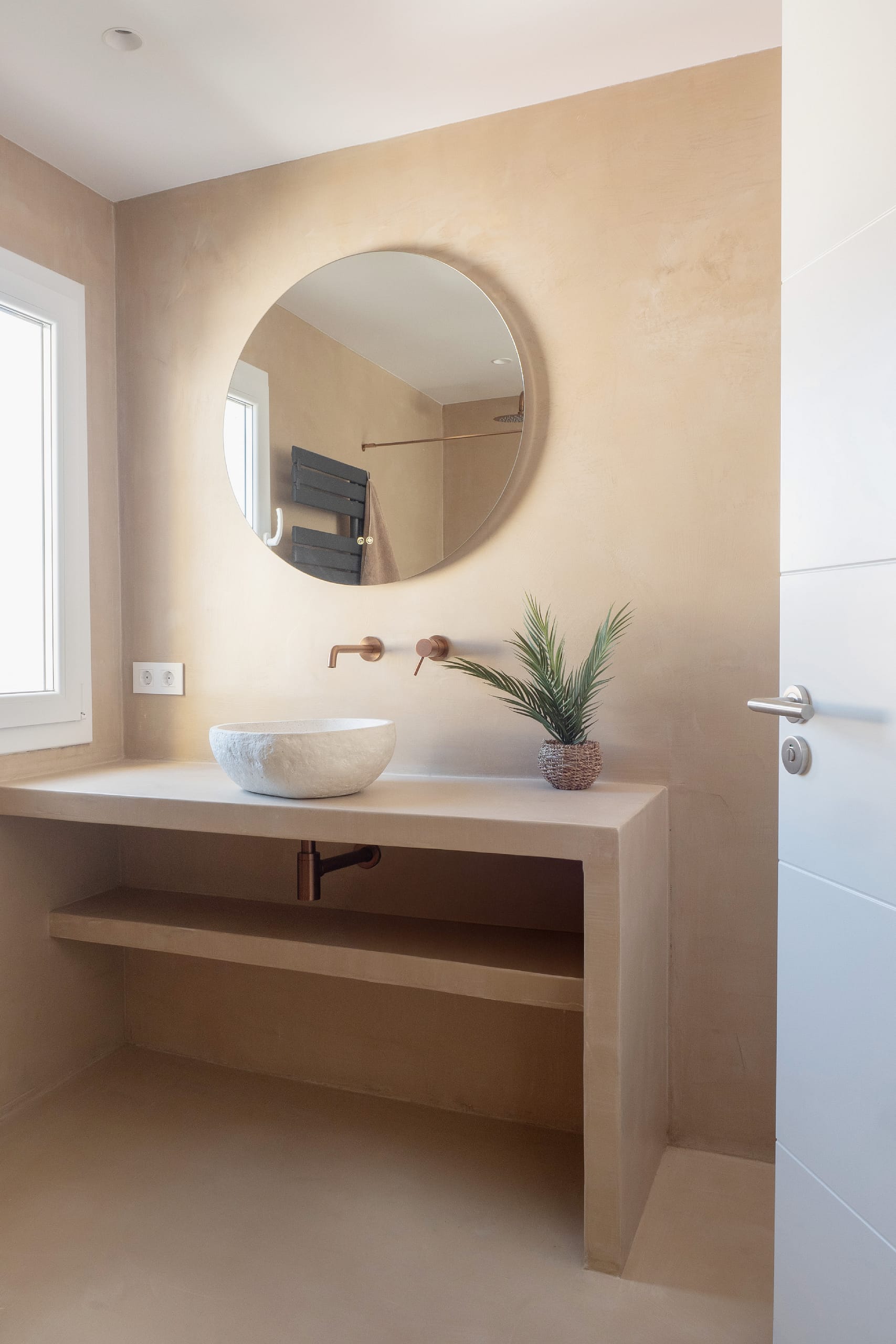 Fantastic renovated penthouse with expansive terraces in El Molinar 11