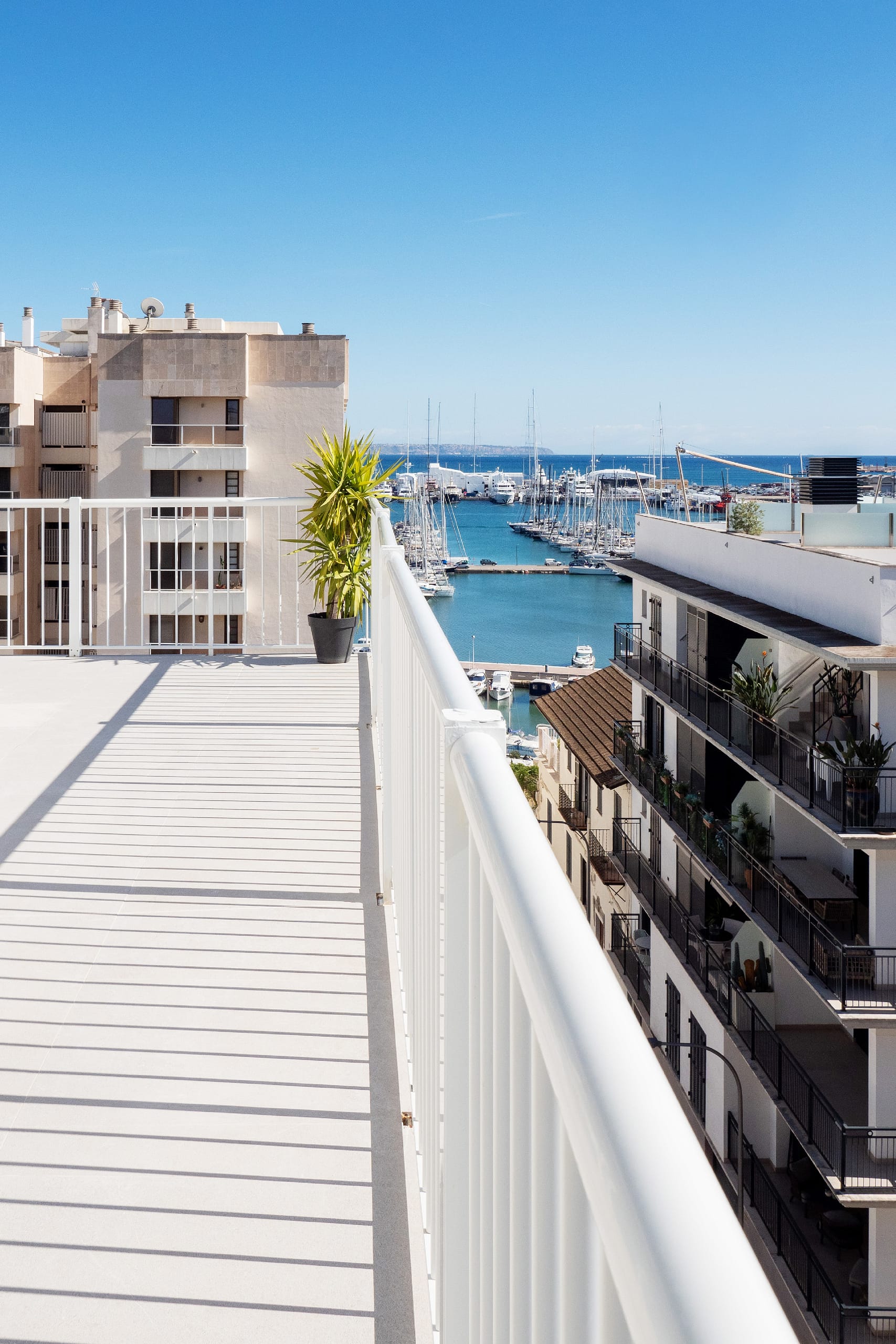 Renovated penthouse with large terrace and sea views in Santa Catalina