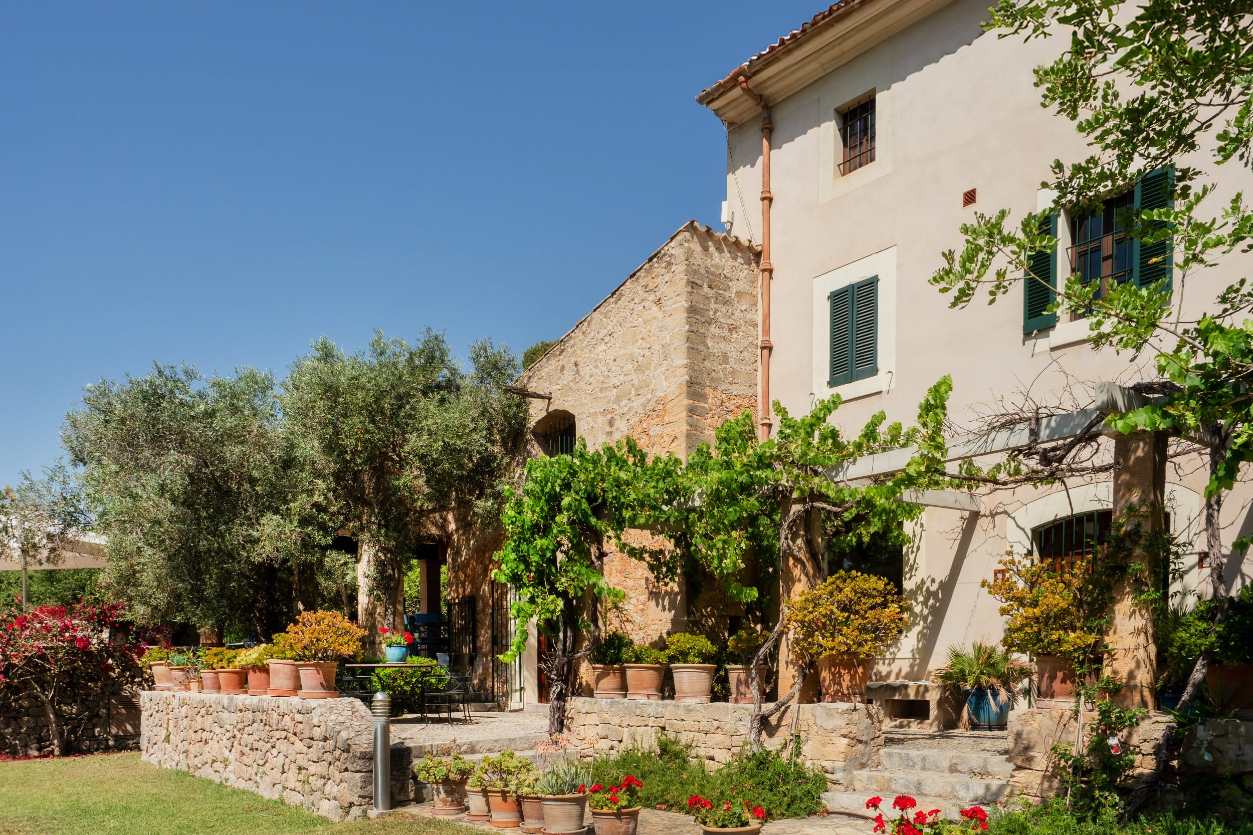 Stunning finca with guest houses in Pollensa 18