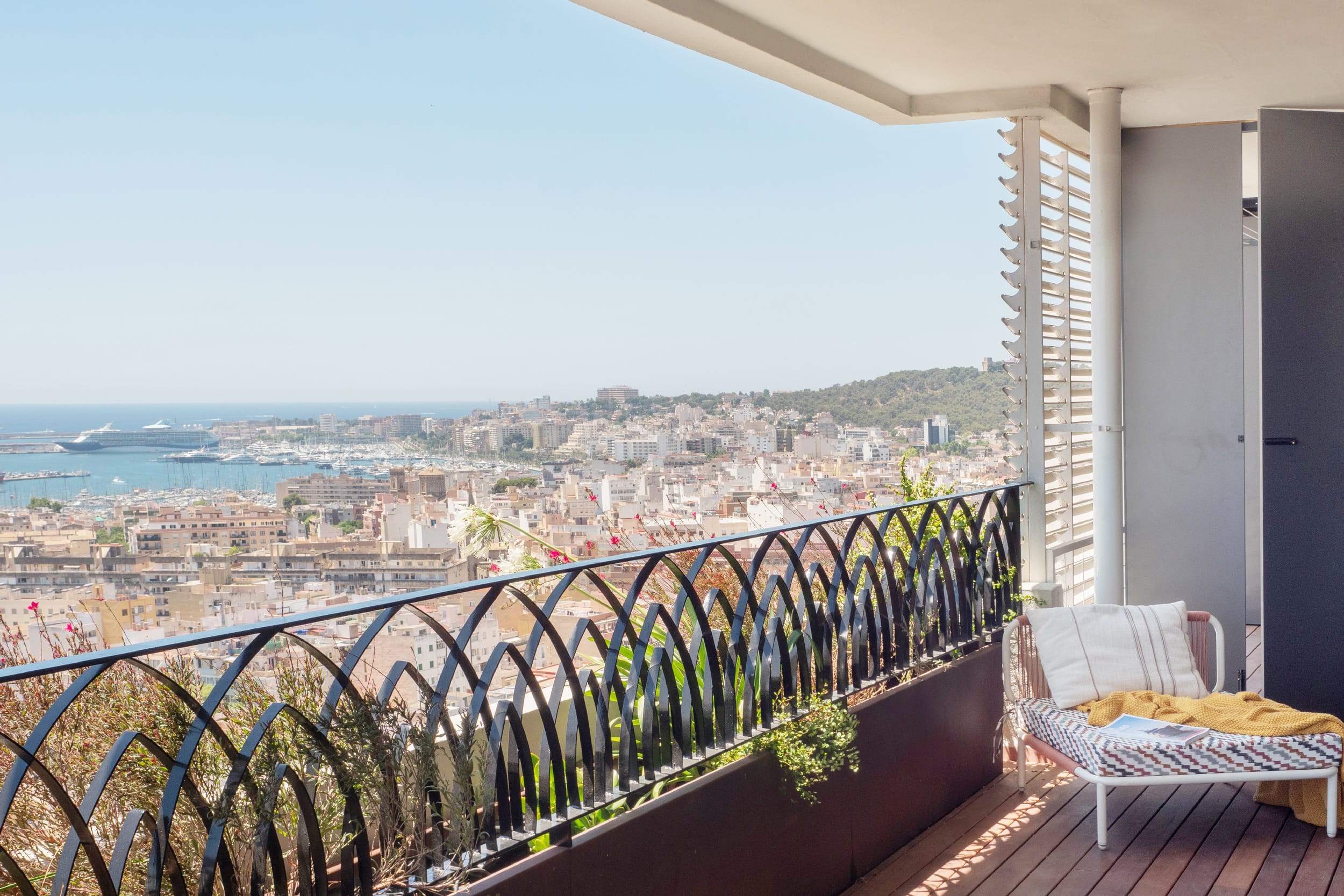 Stunning apartment with panoramic sea and Palma bay views 33