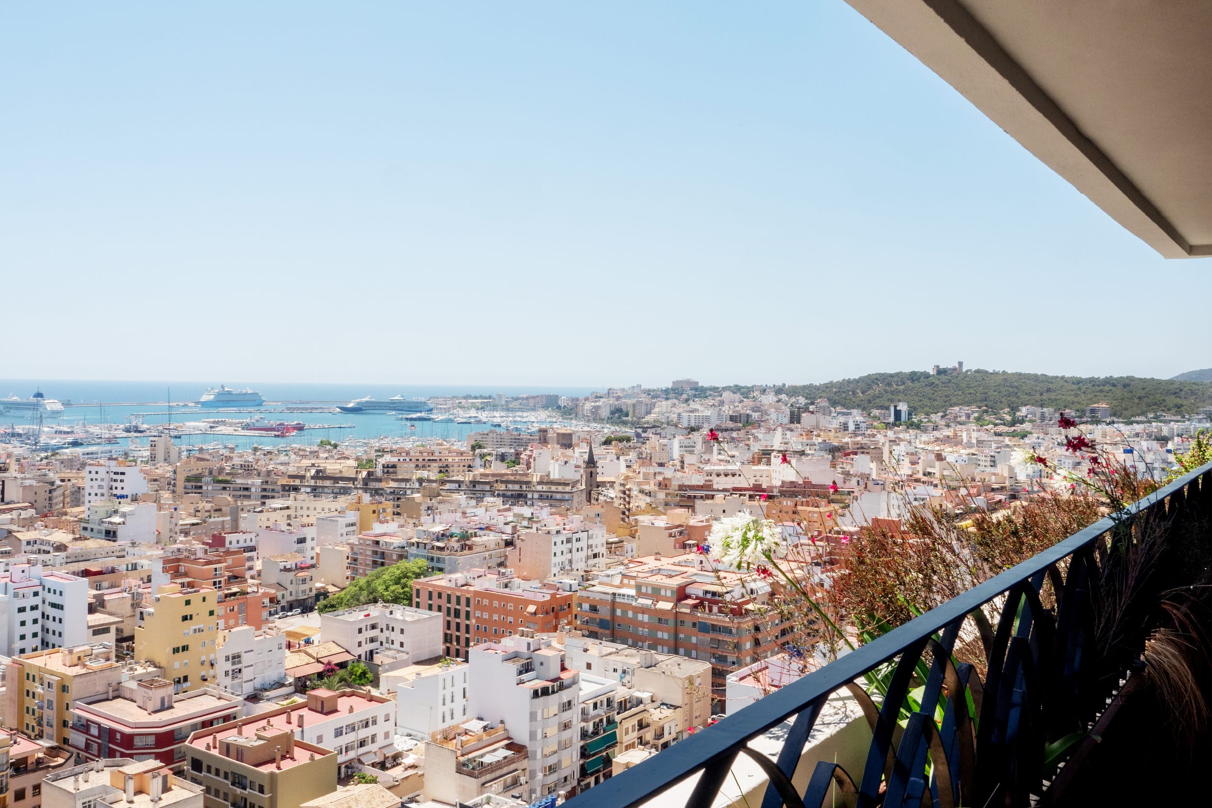 Stunning apartment with panoramic sea and Palma bay views 15