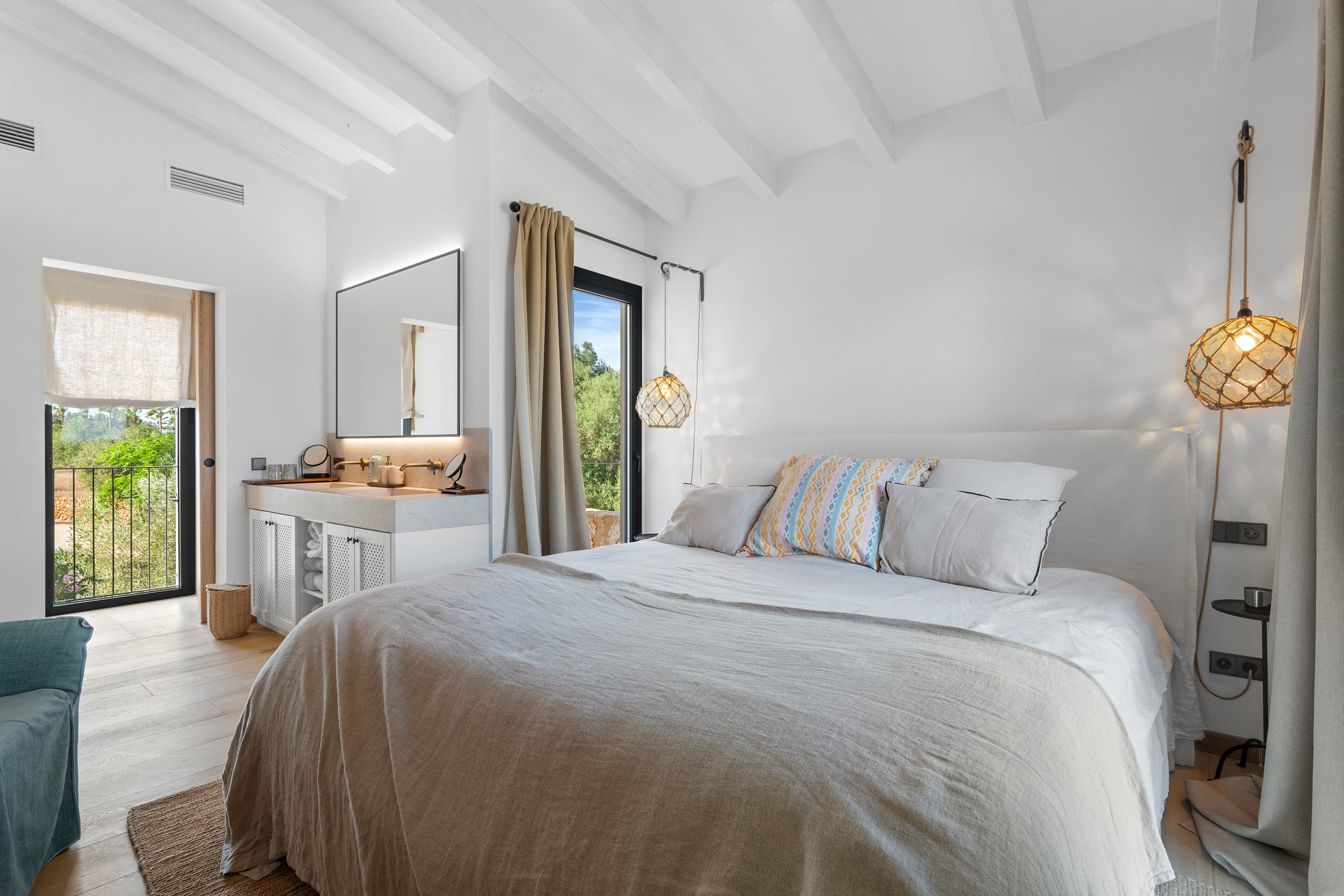 Remarkable finca with private golf course and guest house in Llucmajor 14