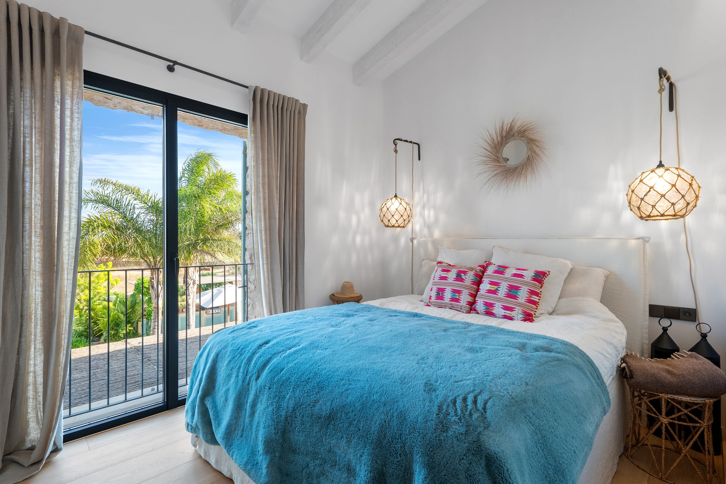 Remarkable finca with private golf course and guest house in Llucmajor 12