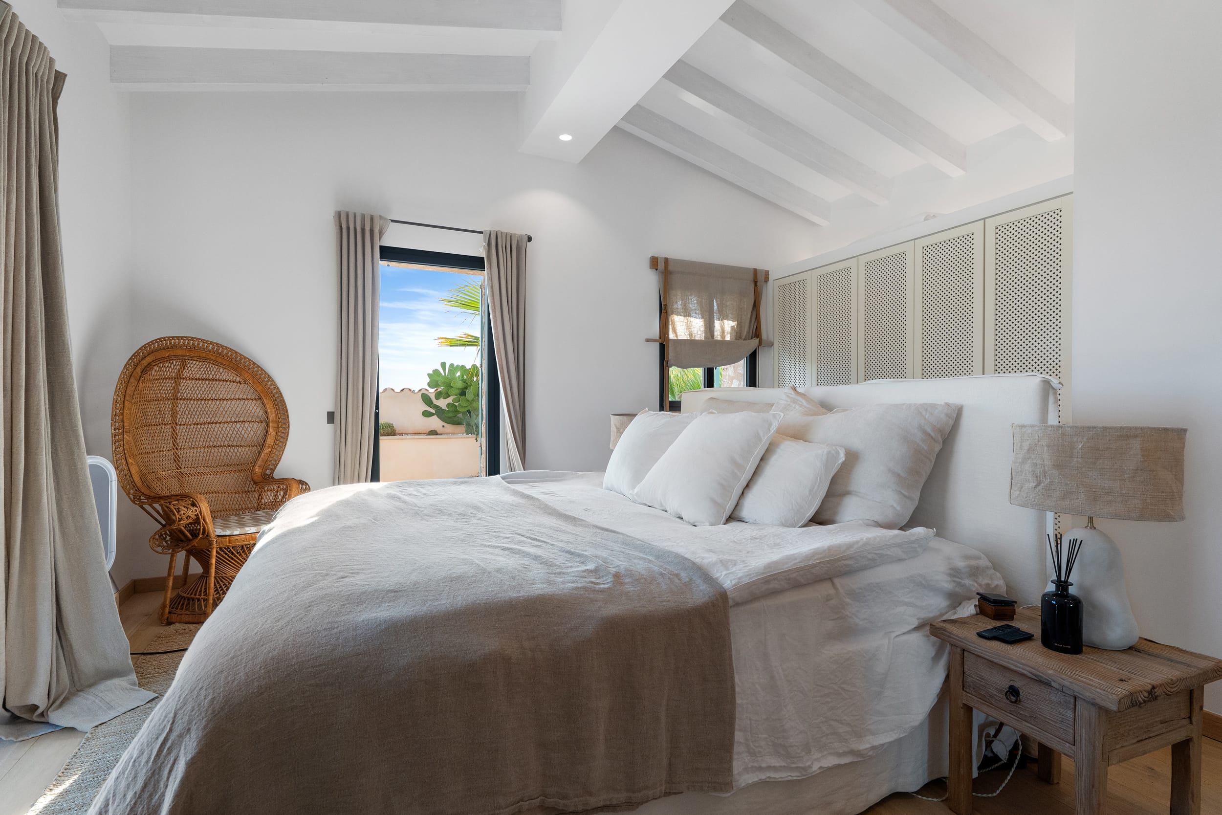 Remarkable finca with private golf course and guest house in Llucmajor 10