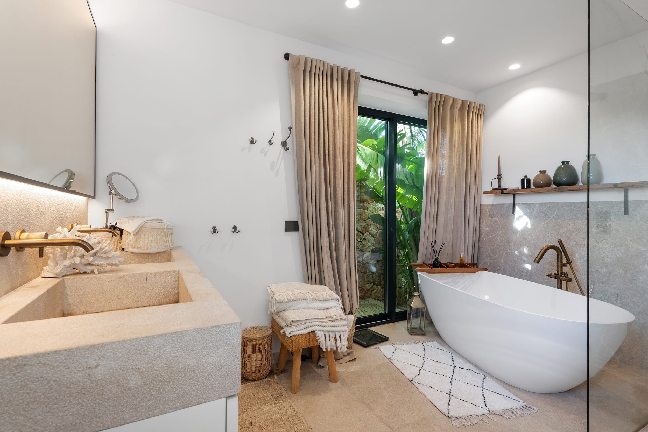 Remarkable finca with private golf course and guest house in Llucmajor 9