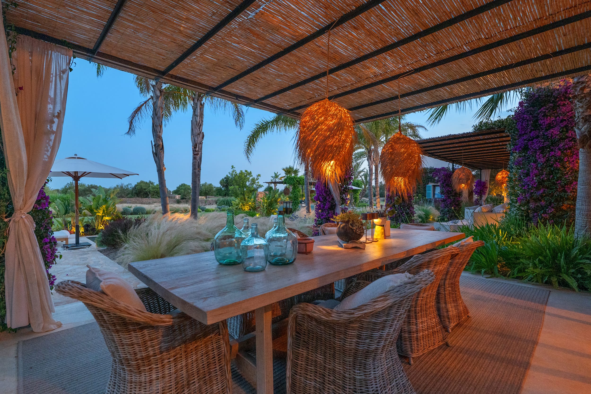 Remarkable finca with private golf course and guest house in Llucmajor 4