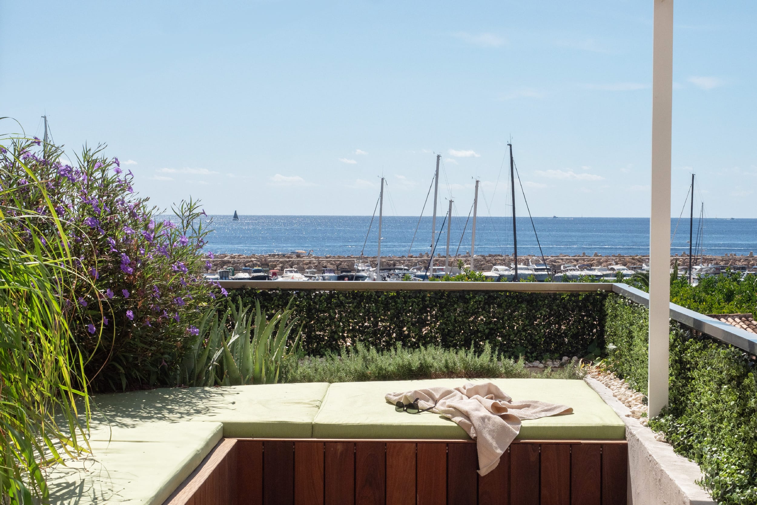 Newly Renovated Apartment with Sea Views in Exclusive Puerto Portals 58