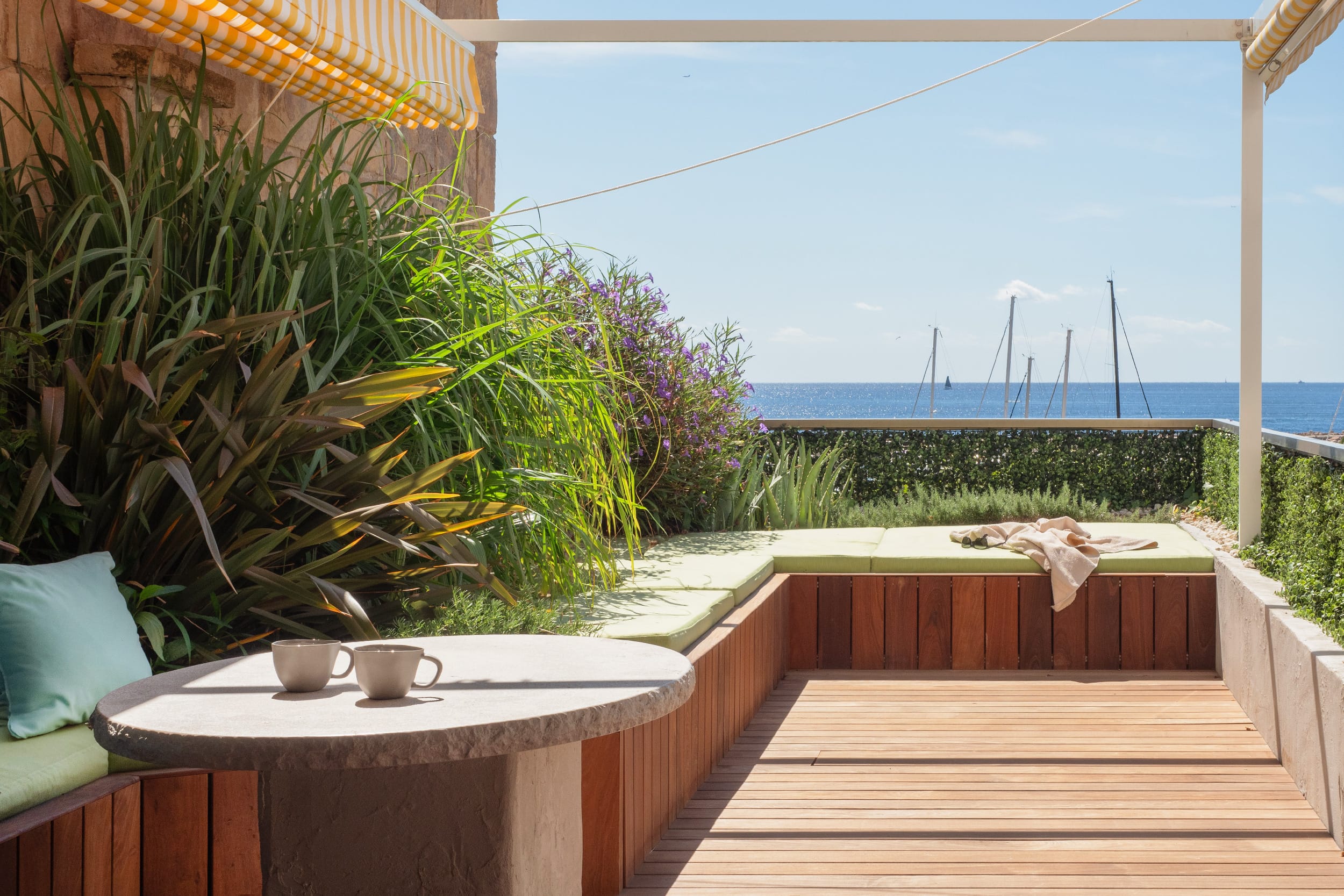 Newly Renovated Apartment with Sea Views in Exclusive Puerto Portals 26