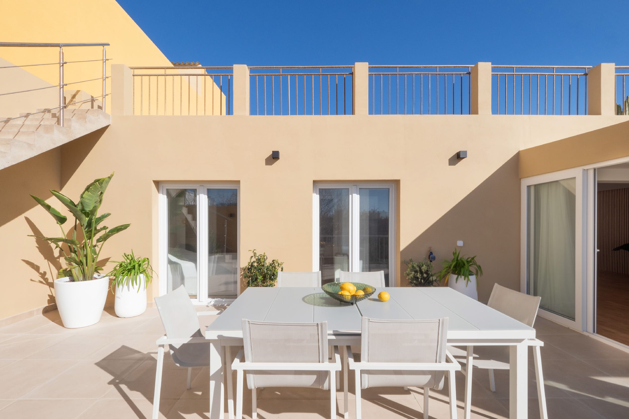 Fantastic renovated penthouse with expansive terraces in El Molinar 21