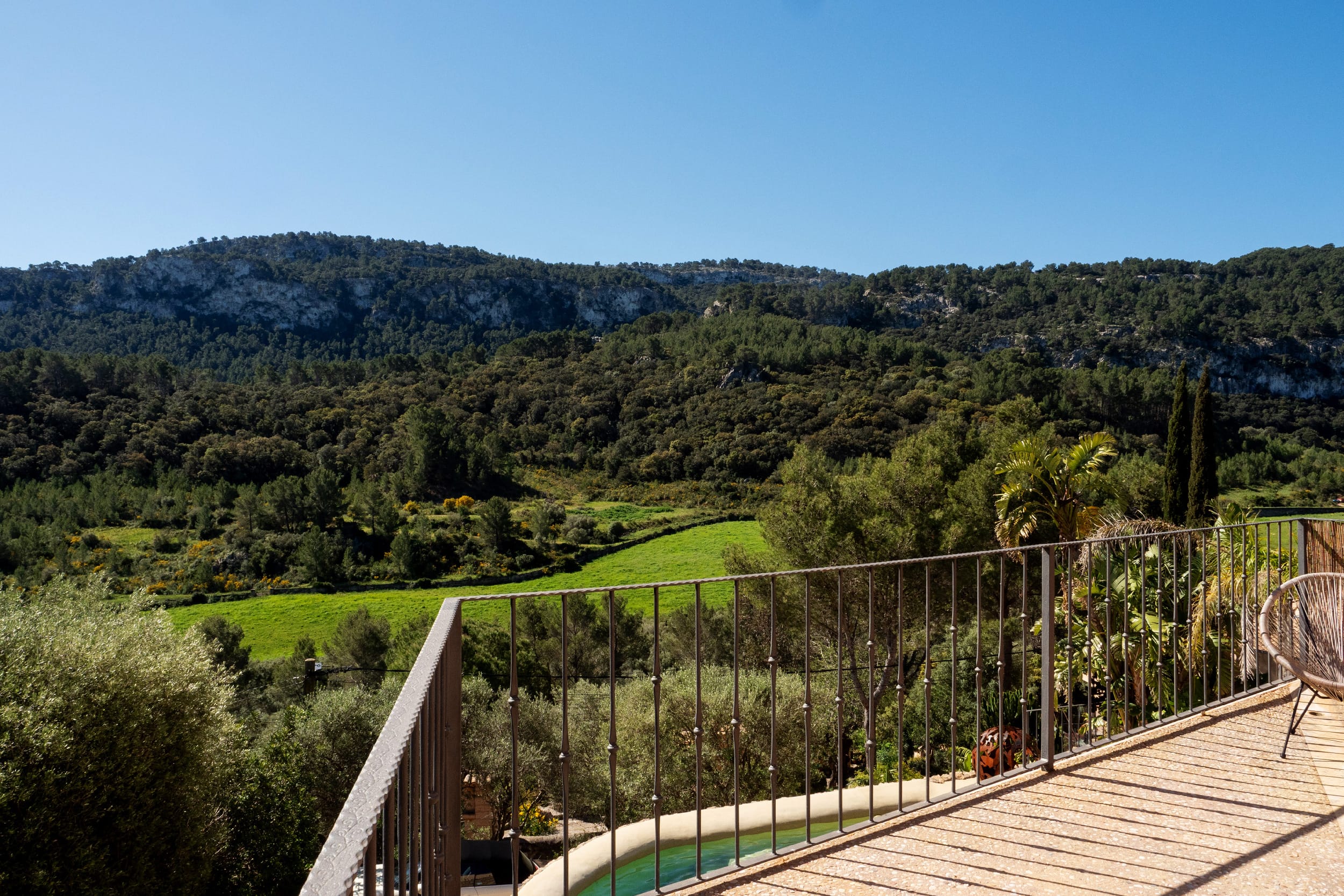 Detached house with pool and garden in Puigpunyent