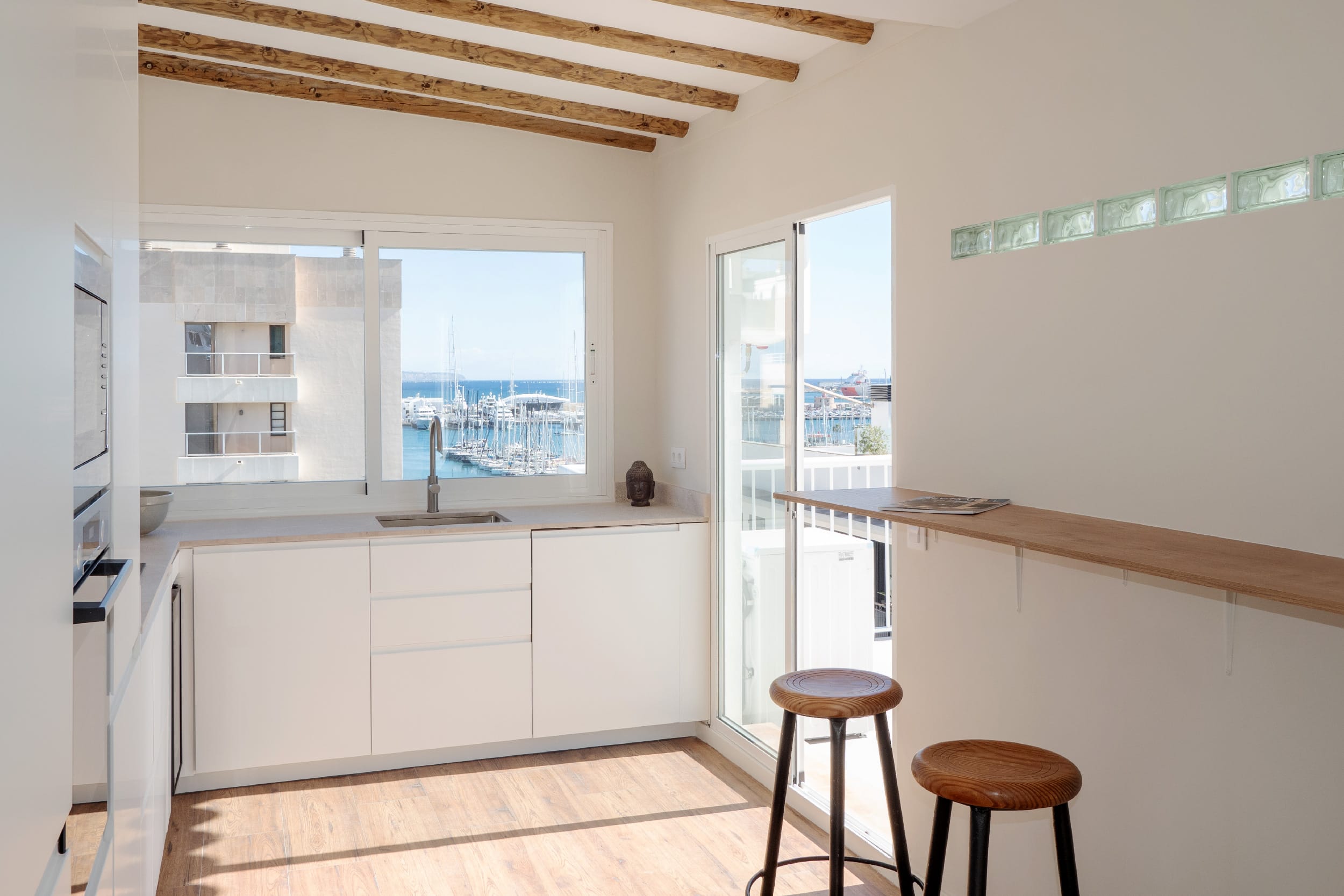 Renovated penthouse with large terrace and sea views in Santa Catalina