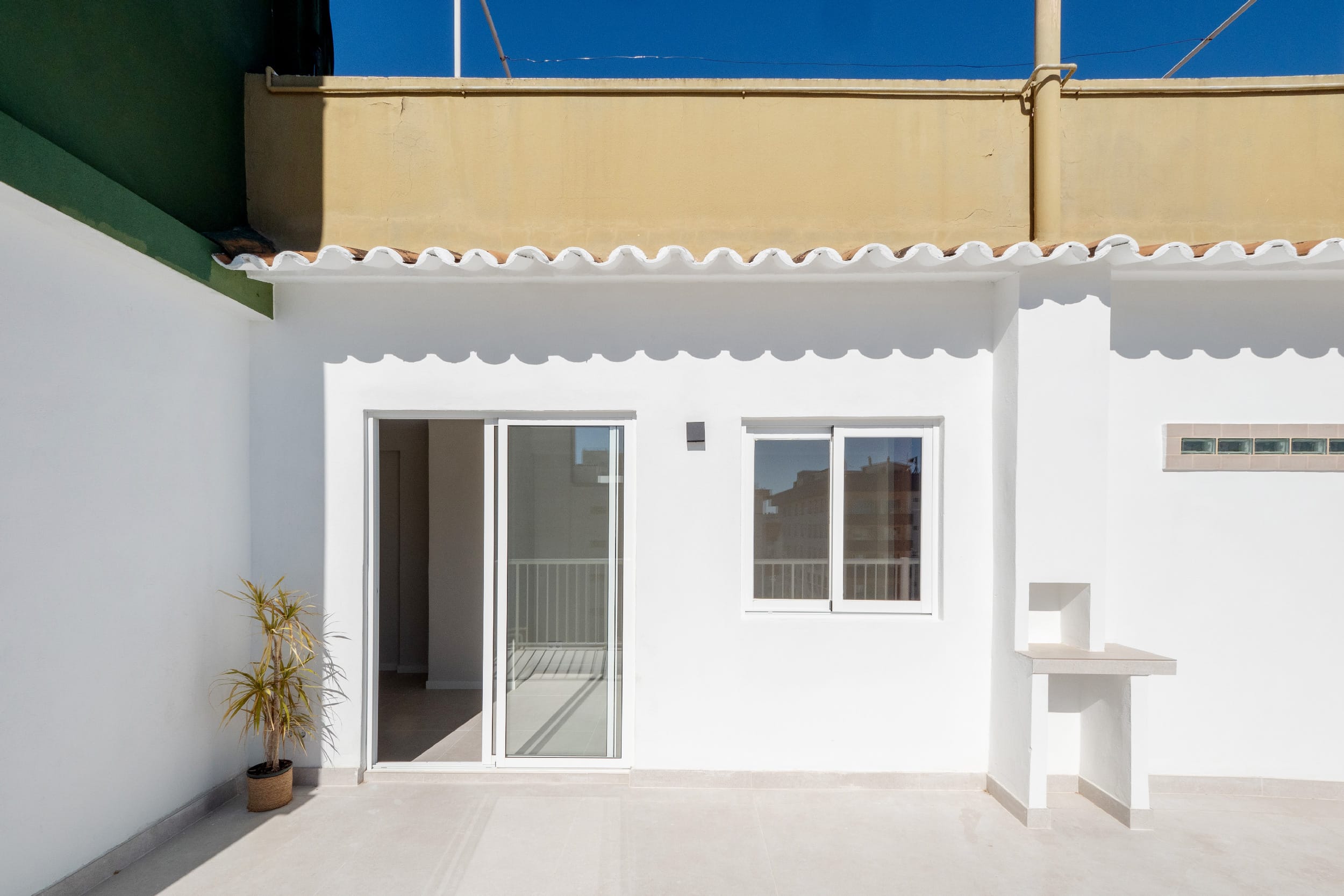 Renovated penthouse with large terrace and sea views in Santa Catalina