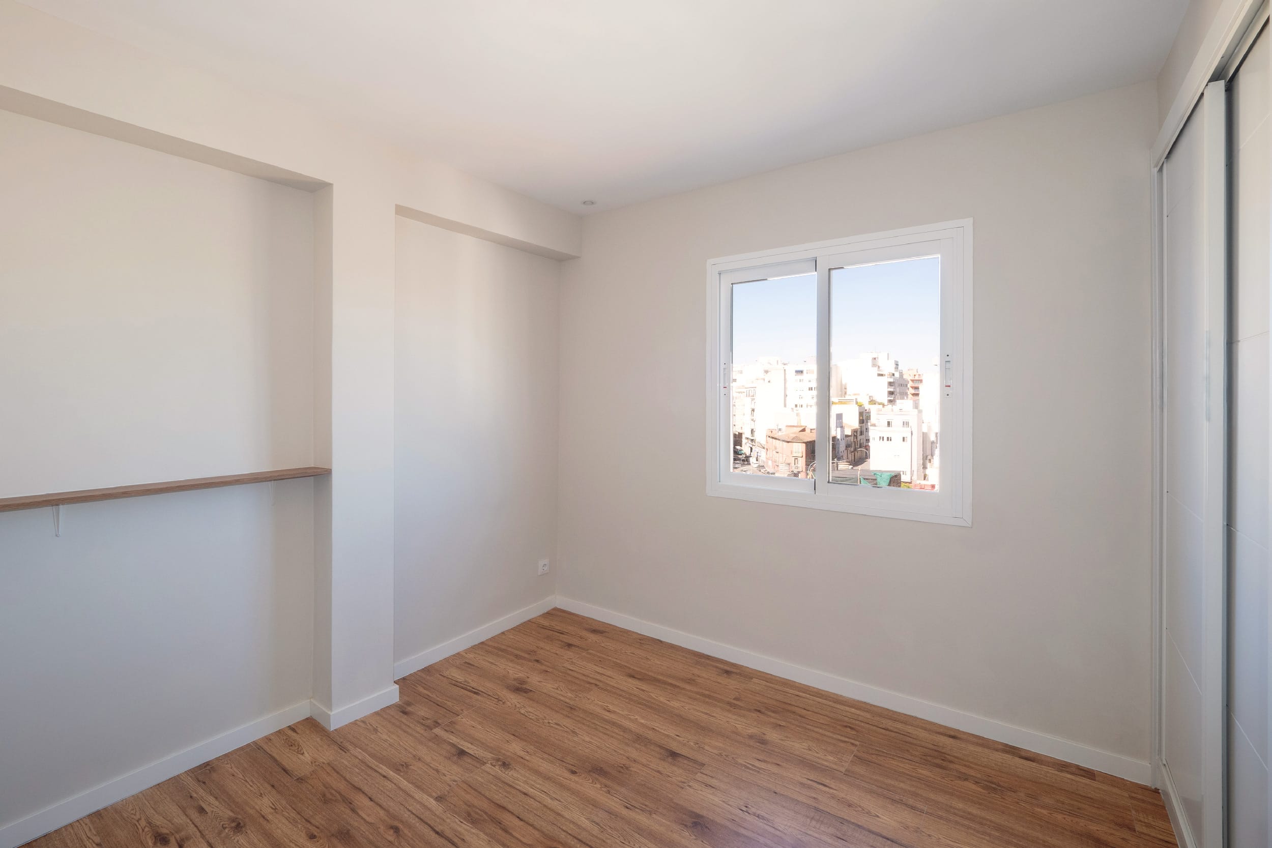 Renovated penthouse with large terrace and sea views in Santa Catalina