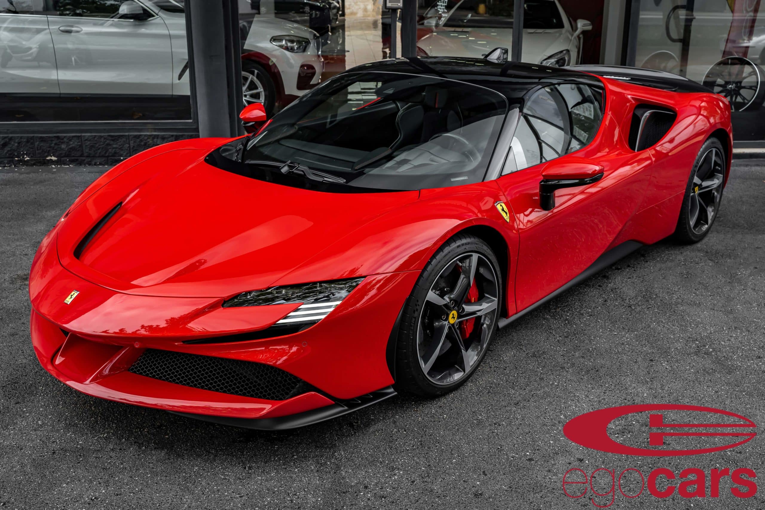 FERRARI-SF90-STRADALE-ASSETTO-FIORANO-ROSSO-CORSA-PINZA-ROJA-EGOCARS_2-scaled
