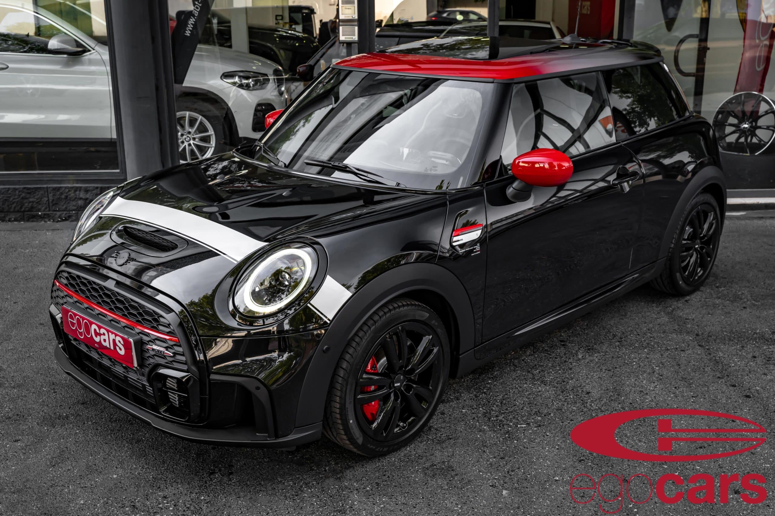 JCW-PAT-MOSS-MIDNIGHT-BLACK-II-EGOCARS_2-scaled