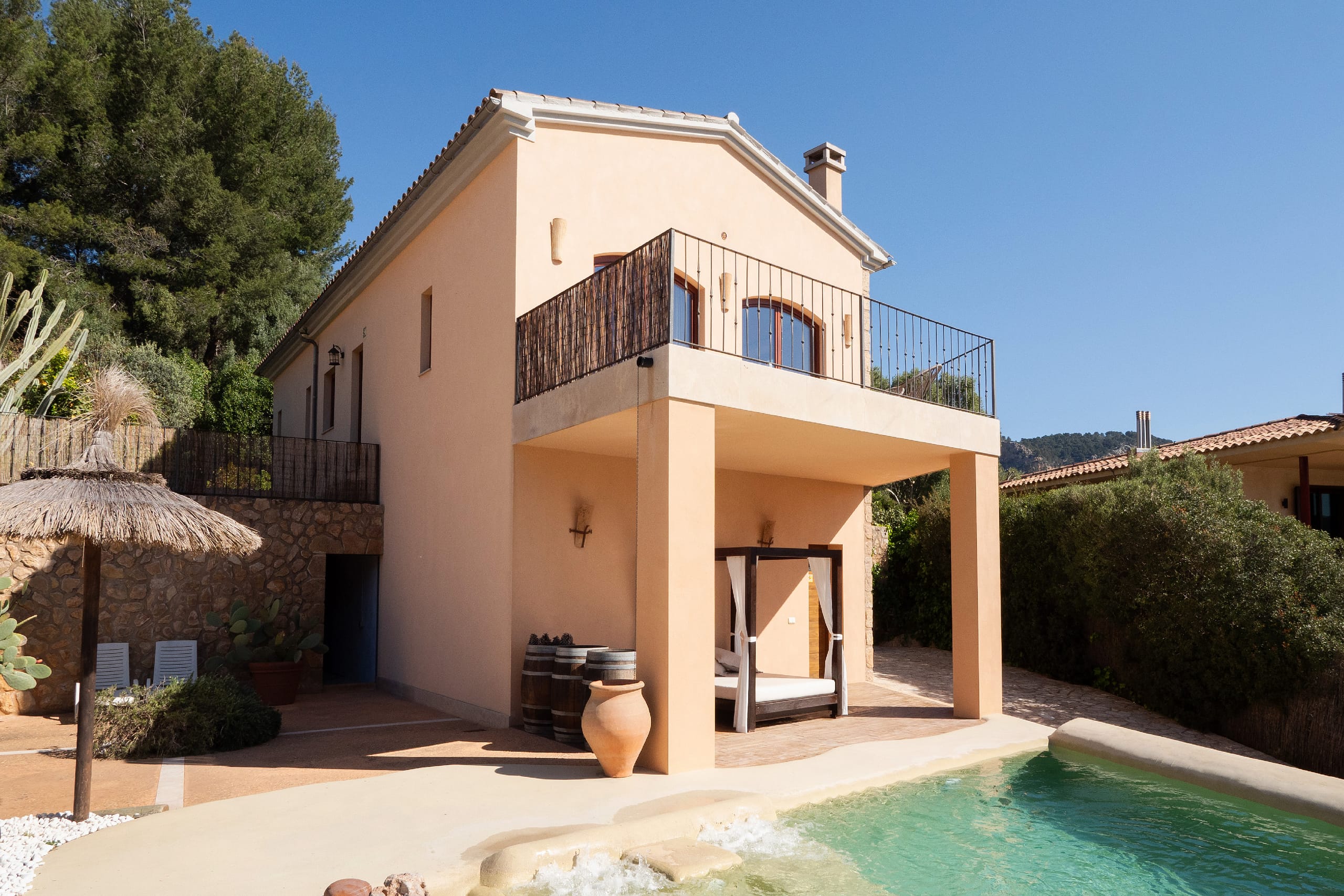 Detached house with pool and garden in Puigpunyent