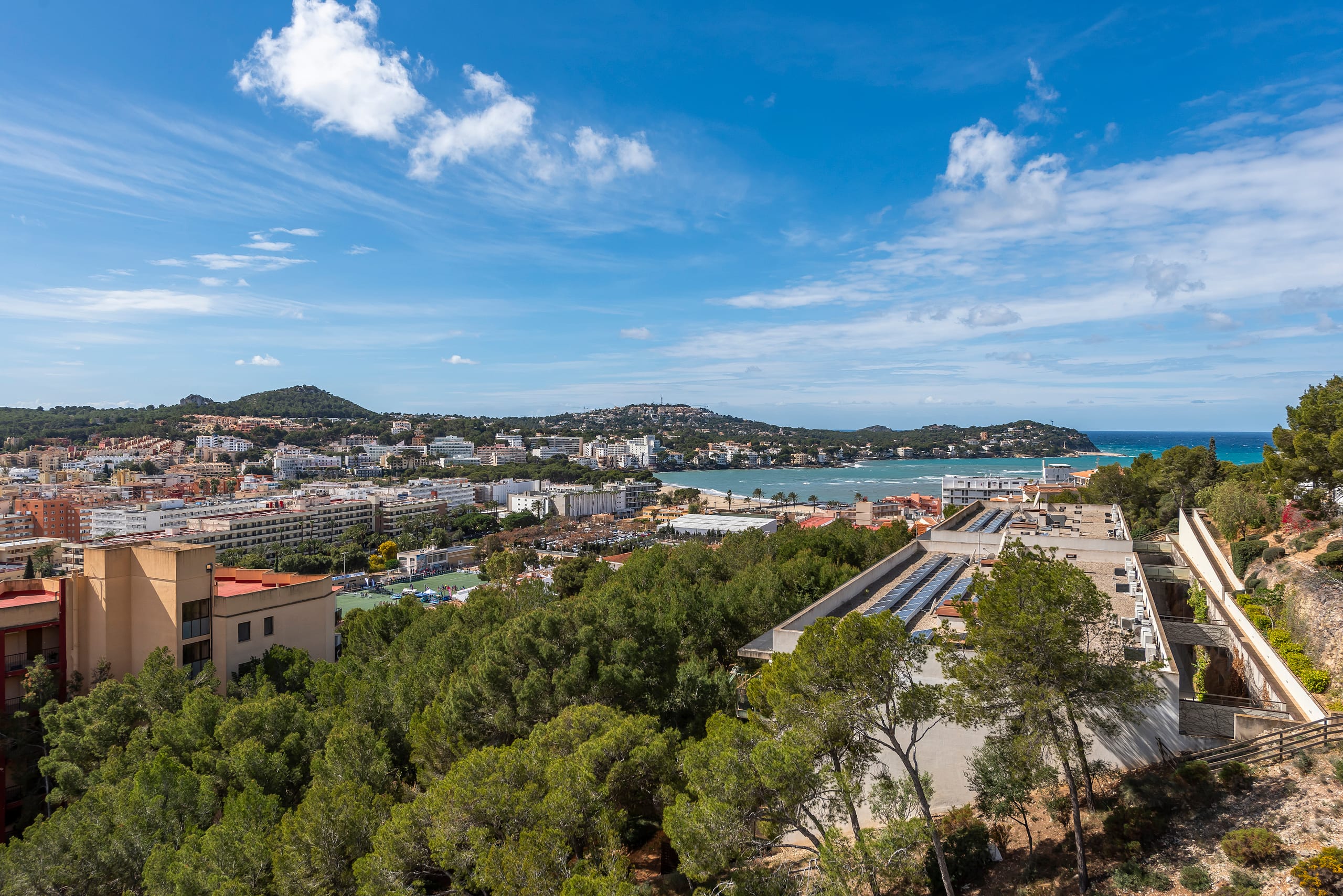 Exclusive penthouse in Santa Ponsa with private rooftop pool, sea views & luxury finishes 32