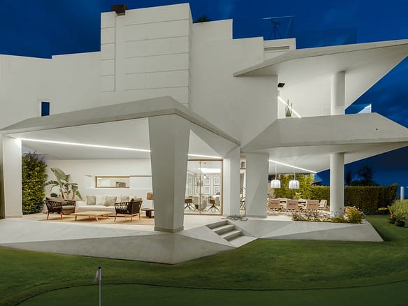 4 Bedroom House in Nueva Andalucía