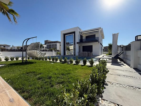 Exquisite Villa Outside Altinkum