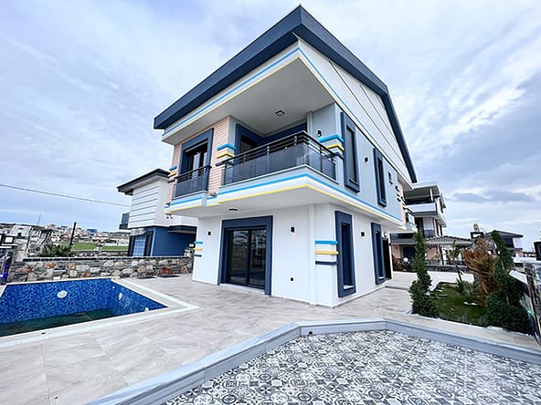 Five bedroom Villa Altinkum